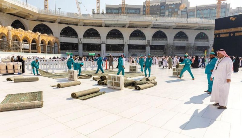 12500 سجادة جديدة تكسوا المسجد الحرام