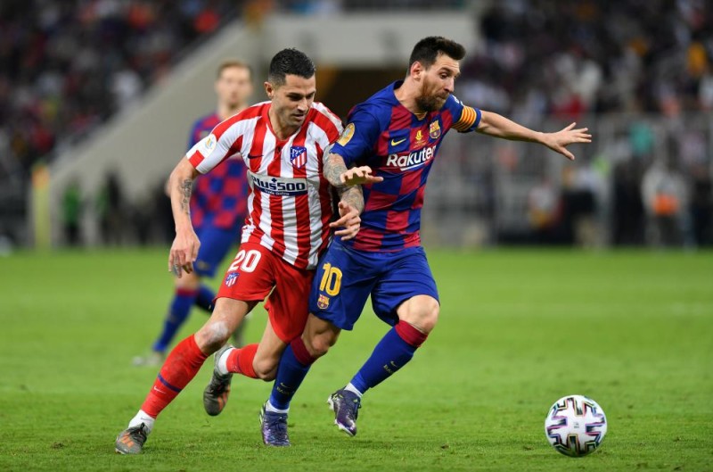 أتليتيكو يصعق برشلونة ويبلغ نهائي «السوبر الإسبانية»