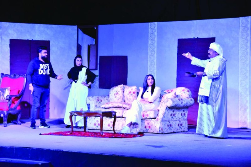 انطلاق مسرحية «المصافيع» بقلعة القطيف