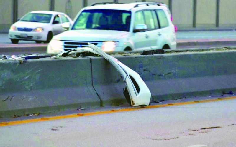 مخلفات الحوادث في طرق الشرقية خطر يصطاد المركبات