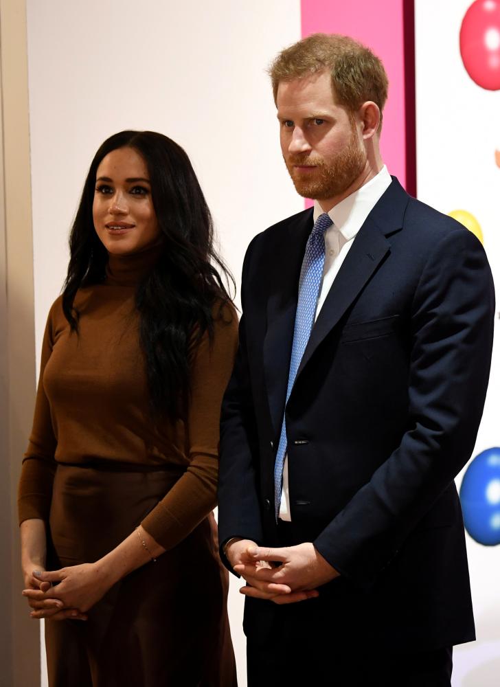 «هاري» يلتقي الملكة إليزابيث لاستكمال تقليص المهام الملكية