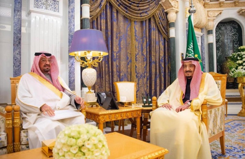 خادم الحرمين الشريفين يتسلم رسالة من ملك البحرين