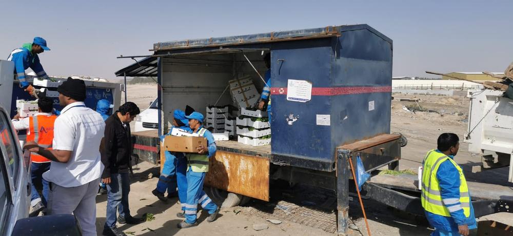 ضبط عمالة مخالفة تمارس البيع الجائل بالقطيف