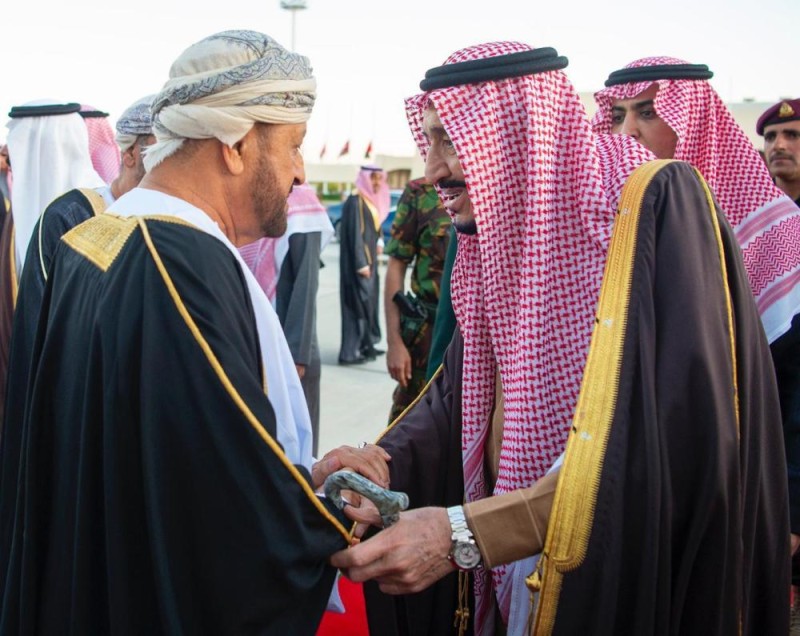 خادم الحرمين الشريفين يغادر سلطنة عُمان
