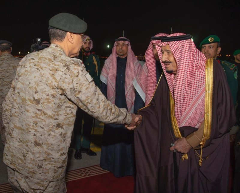 خادم الحرمين الشريفين يصل الرياض