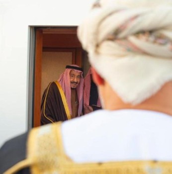 خادم الحرمين الشريفين يغادر سلطنة عُمان