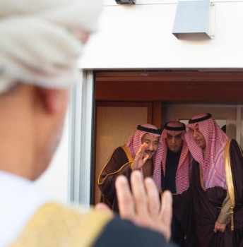 خادم الحرمين الشريفين يغادر سلطنة عُمان
