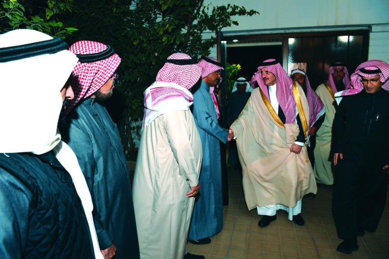 أمير الشرقية يعزي المحيسن في وفاة والدته