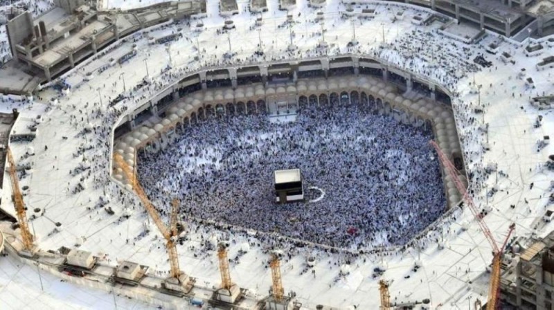 «السديس»: التعرض لآثار الحرمين «حرابة» وإفساد في الأرض