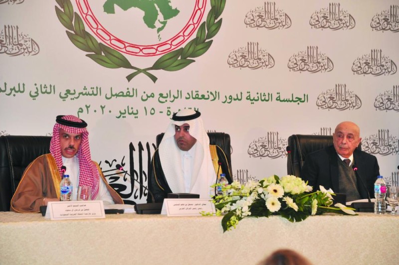 المملكة تستعرض جهودها الواسعة لحل أزمات المنطقة