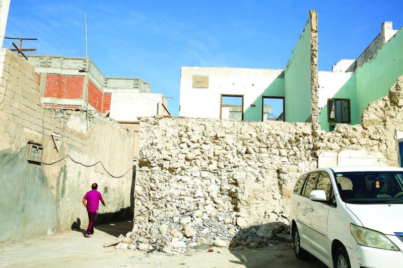 «الطينية».. هوية الأحساء تتحول إلى ركام