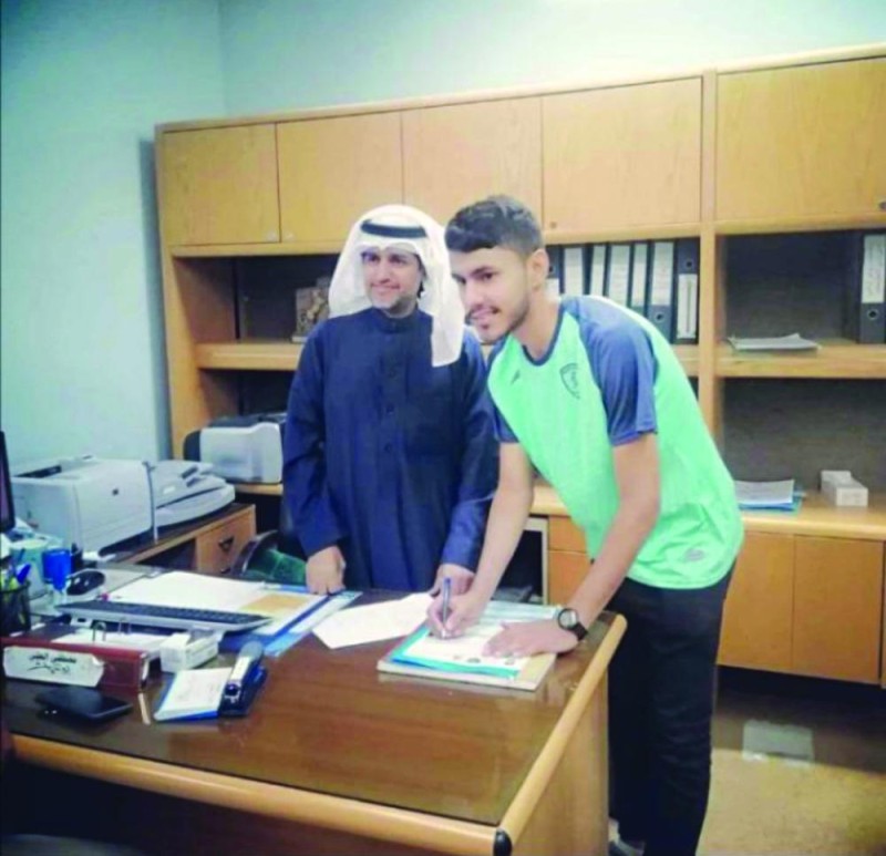 خضراوي مضر يوقع في كشوفات الفتح