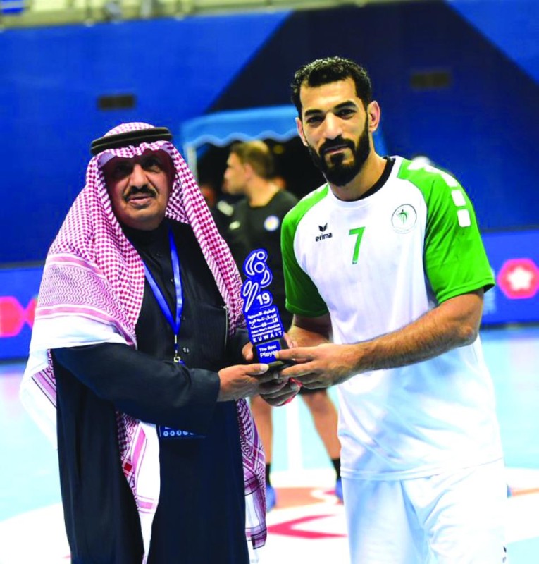 أخضر اليد يقلب الطاولة ويجتاز الشمشون الكوري