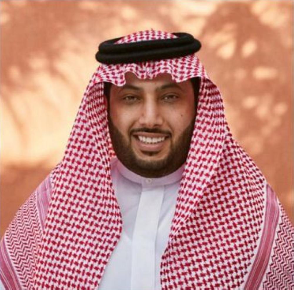 بعد غياب.. «آل الشيخ» يطمئن محبيه بأبيات شعرية