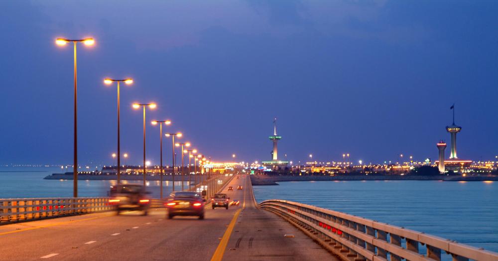مليونا مسافر يعبرون جسر الملك فهد خلال إجازة منتصف العام