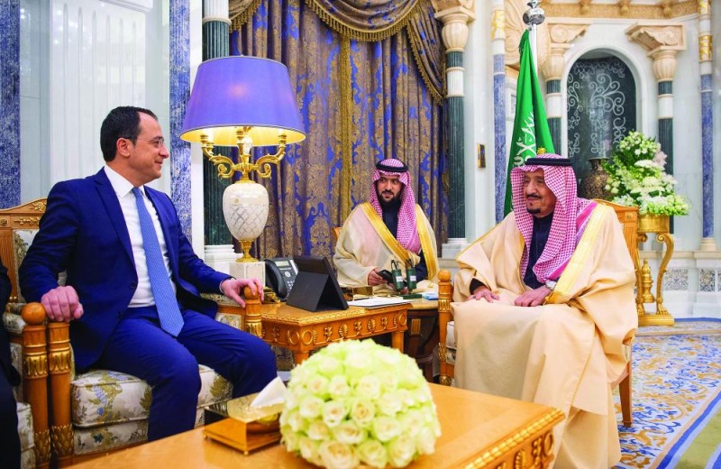 الملك يبحث تطوير العلاقات الثنائية مع قبرص
