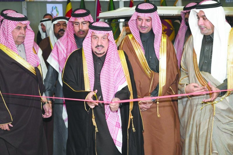 أمير الرياض يوجه بعدم زيادة قيمة استقدام العمالة