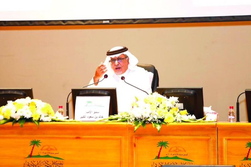 خالد بن سعود الكبير يعيد الشعر النبطي للواجهة في الأحساء