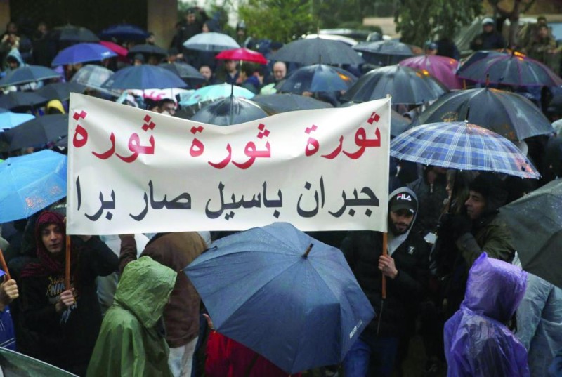 بعد مشاركته بـ«دافوس».. اللبنانيون: باسيل لا يمثلنا