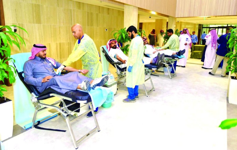 تبرع 121 موظفا بالدم في «حملة الري»