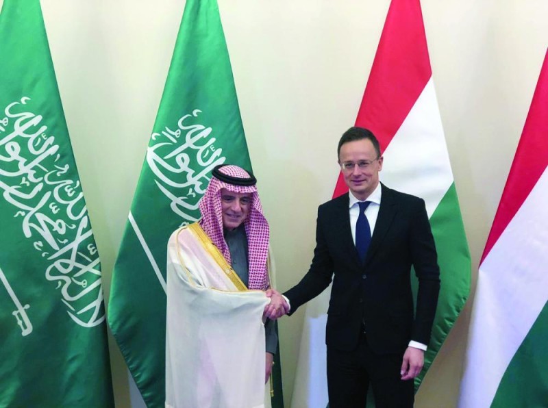 بحث العلاقات الثنائية مع المجر