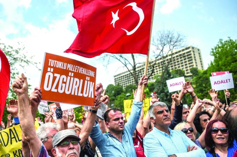 تركيا دولة معزولة.. وأردوغان يؤسس لنظام حرب