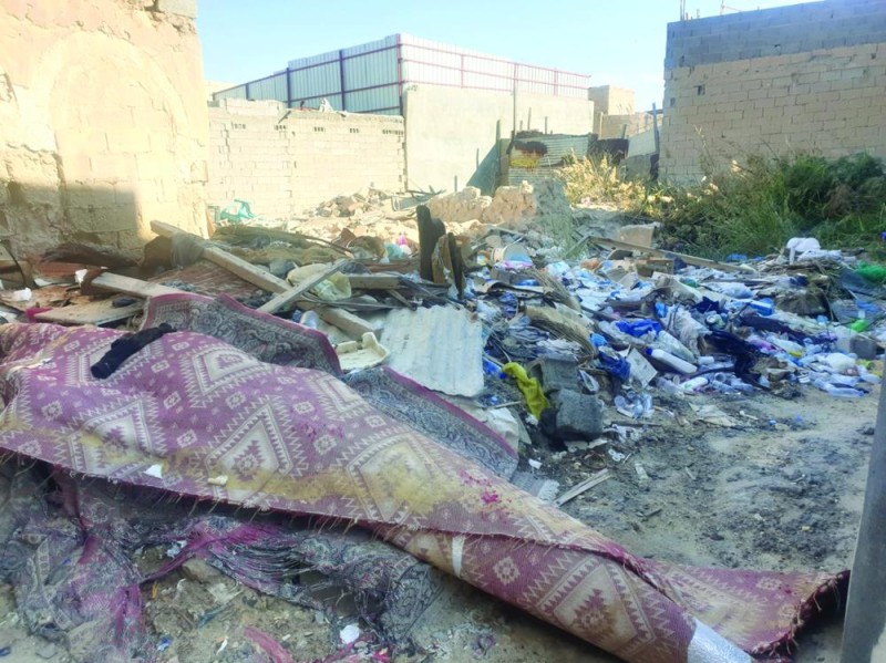 «ديرة» عيون الأحساء.. تاريخ مردوم بالنفايات