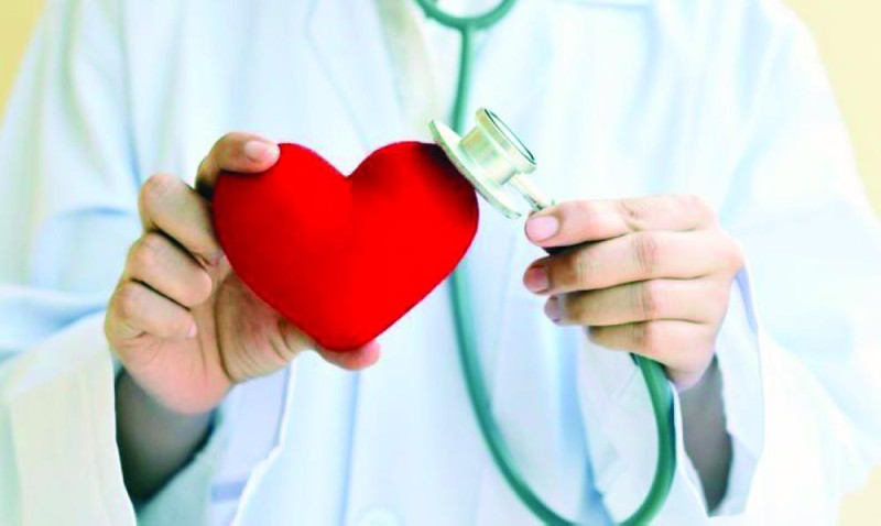 نجاح زراعة جهاز صدمات لقلب مريض بجازان