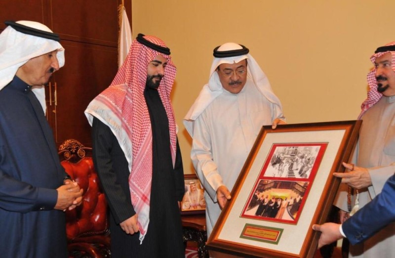 السفير بالبحرين يزور مركز عيسى الثقافي