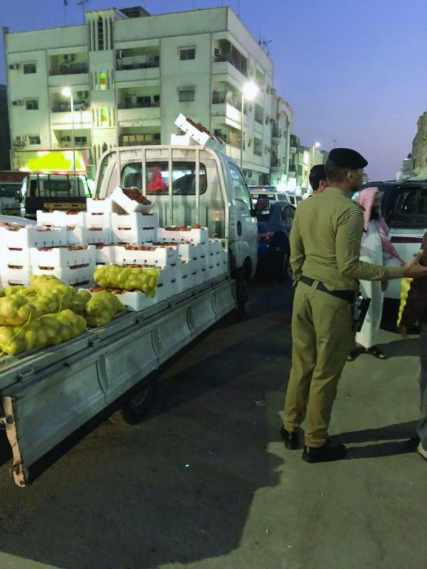 مصادرة 11 طن فواكه وخضراوات بوسط الدمام