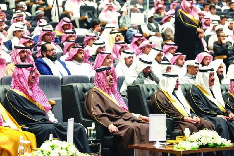 أمير المدينة المنورة يدشن «سفراء الوسطية»