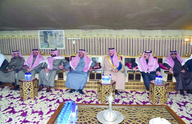 محافظ الأحساء يعزي أسرة العبدالقادر