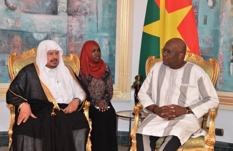 الرئيس البوركيني يستقبل رئيس مجلس الشورى