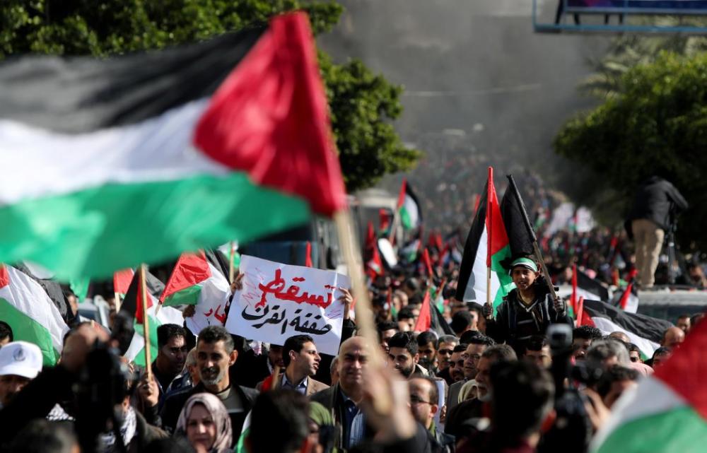 بيروت.. مسيرات فى المخيمات الفلسطينية رفضا لـ'خطة ترمب'  