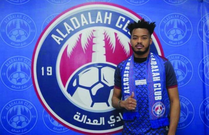 المضحي يوقع مع عواجي الشباب
