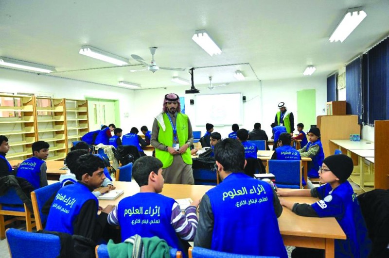 «إثراء العلوم» يشعل فضول 3600 طالب بالجوف