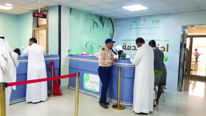 1300 استفسار لركن «احنا بالخدمة» بمركزي القطيف