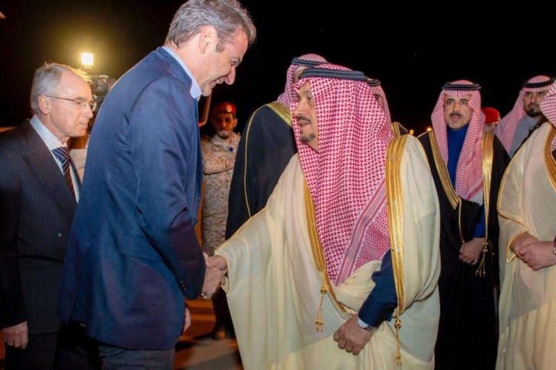 رئيس وزراء اليونان يصل الرياض