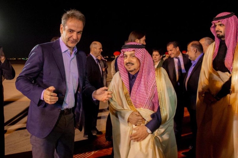 رئيس وزراء اليونان يصل الرياض