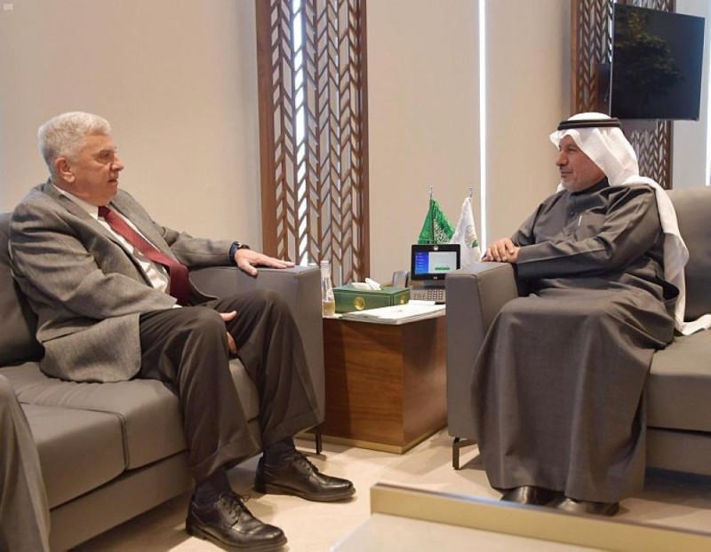 الدكتور الربيعة يبحث سبل التعاون مع السفير الأمريكي