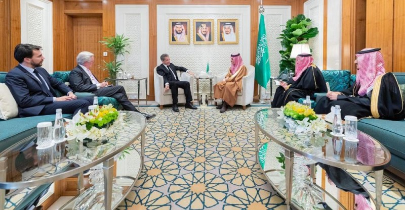 وزير الخارجية يبحث الموضوعات مع «ساركوزي»