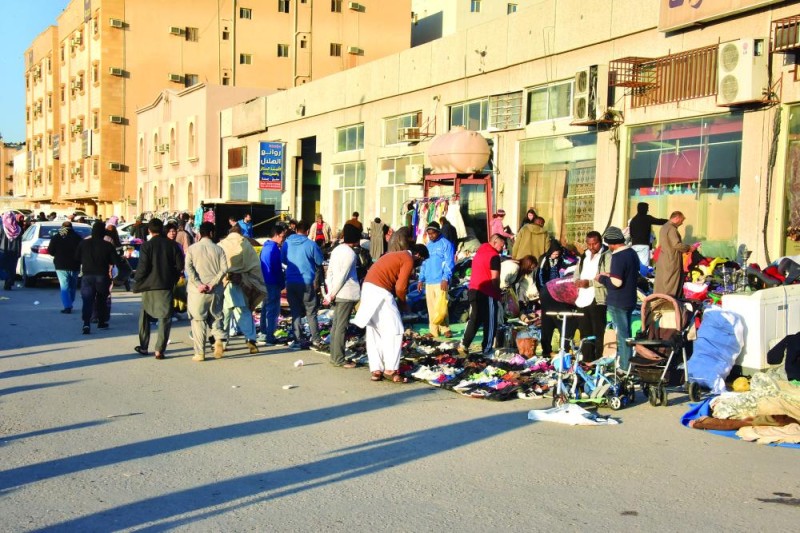 حراج الدمام.. عشوائية تتحدى الرقابة