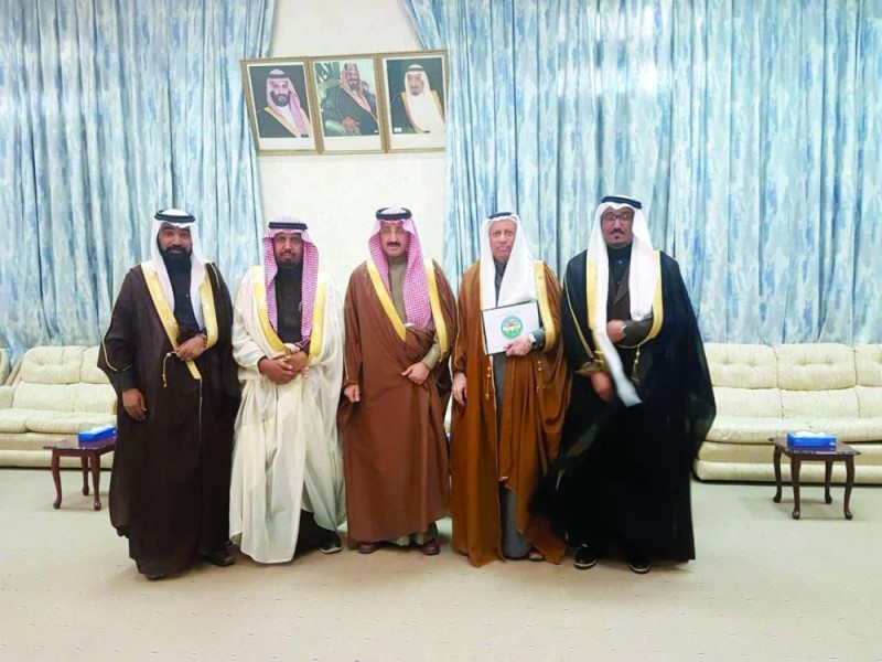 محافظ الأحساء يعتمد شعار «المدن الصحية»