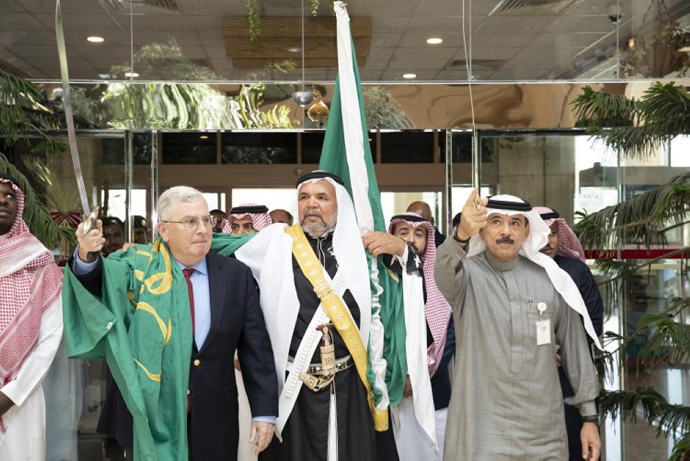 السفير الأمريكي يطلع على التراث الأحسائي