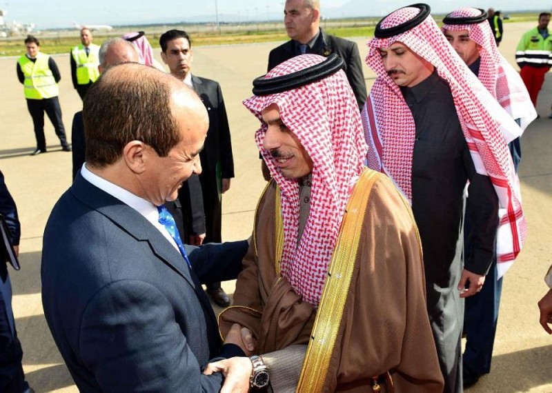 وزير الخارجية يصل الجزائر