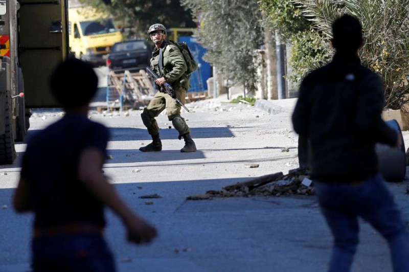 قوات الاحتلال تعتقل 4 فلسطينيين 