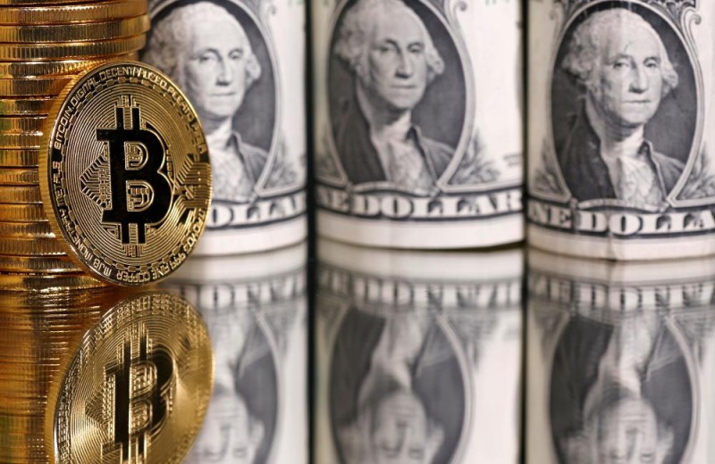 «البيتكوين» تتخطى حاجز الـ10 آلاف دولار