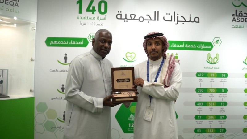 «أصدقاء اللاعبين» تسلم 40 وحدة سكنية لمنسوبيها