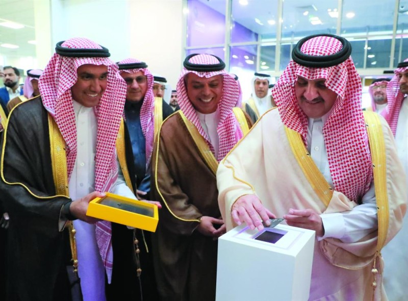 أمير الشرقية يطالب البنوك بتقديم برامج مثمرة ومستدامة