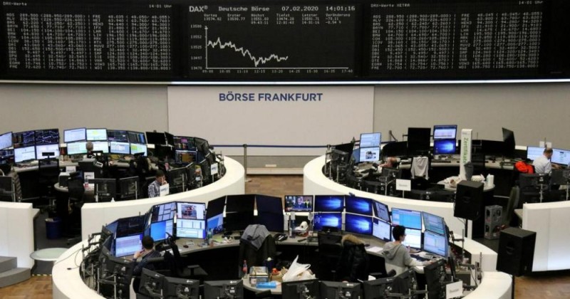 الأسهم البريطانية والأوروبية تتراجع في مستهل التعاملات
